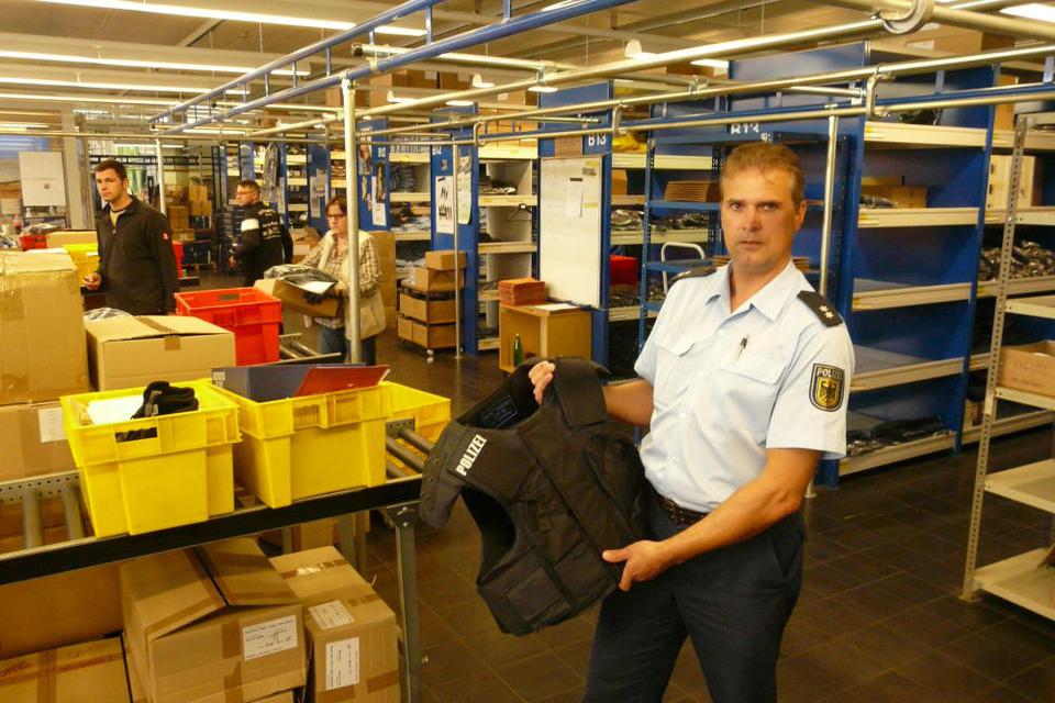Kleidung für Bundespolizisten: Lager für 36 000 Uniformen | Taunus Zeitung