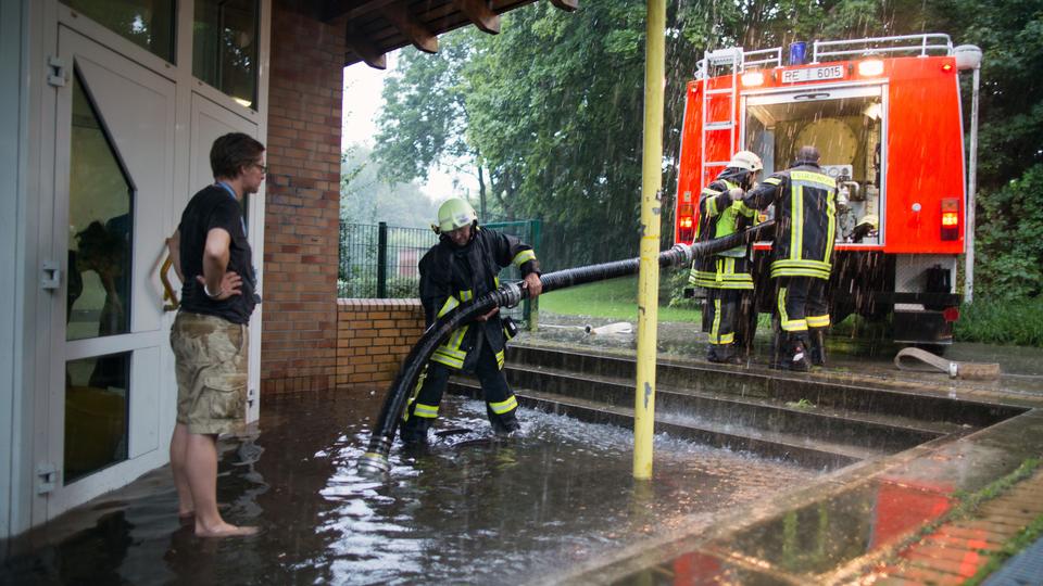 Wann Feuerwehreinsätze bezahlt werden müssen | hessenschau.de | Gesellschaft