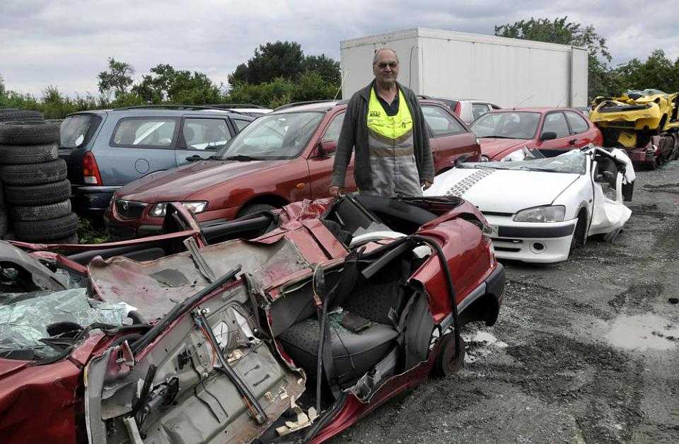 Autos aufschneiden will geübt sein | Frankfurter Neue Presse